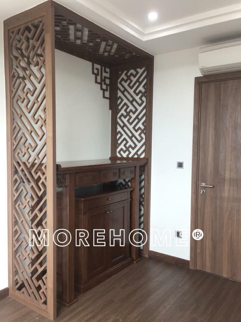 Bàn thờ gỗ tự nhiên óc chó có tính thẩm mỹ cao, màu sắc sang trọng, chất lượng sử dụng trên 20 năm. Bán bàn thờ gỗ óc chó